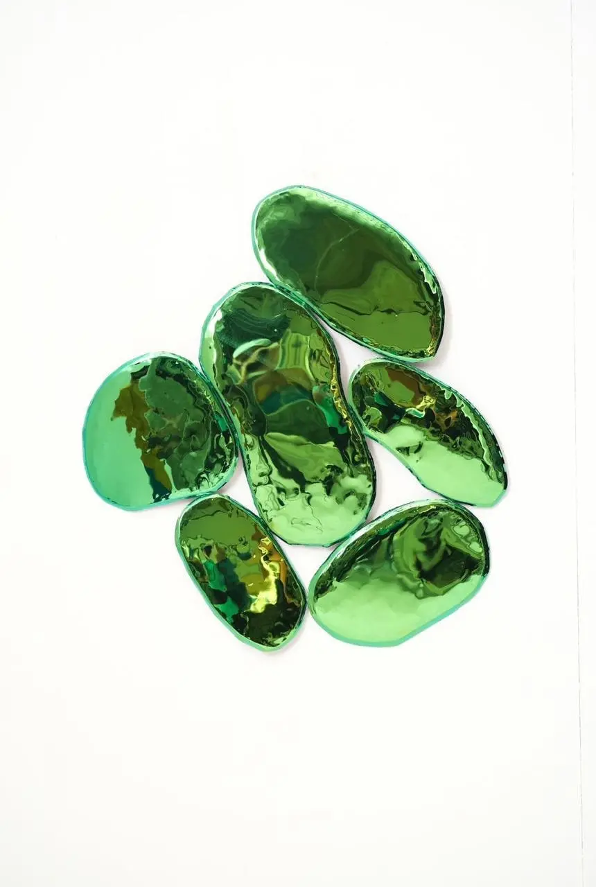 Cluster of emerald mirror-polished pebble forms